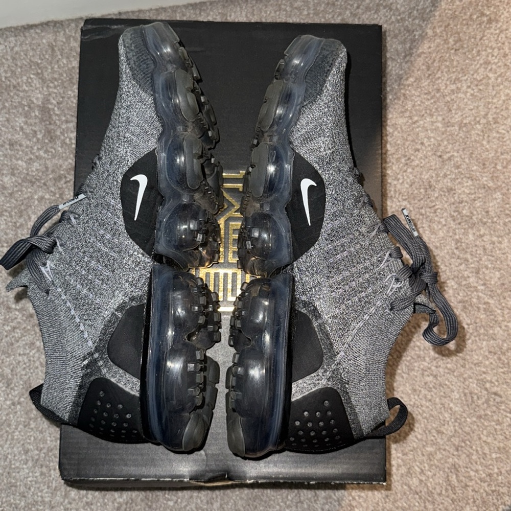 100% Authentic Nike Vapormax Sneakers - Picture 6 of 8
